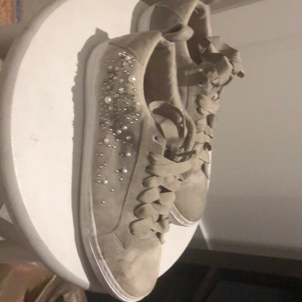 Gray casual women’s shoe